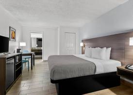 Quality Inn & Suites at Tropicana Field 4