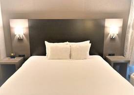 Wingate by Wyndham Erie 5