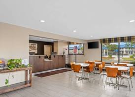 Super 8 by Wyndham Valdosta GA I-75 3