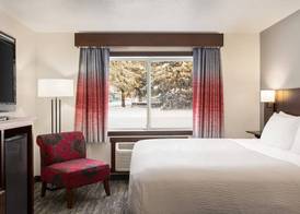 Ramada by Wyndham Richland Center 5