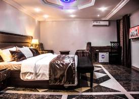 E-Luxe Suites Hotel 5