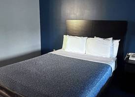 Budget Host Inn Manistique 4