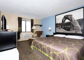 Super 8 by Wyndham Logan 5