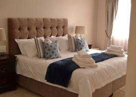 Caulfield Self Catering Apartment #SOLAR ENERGY - NO LOADSHEDDING 3