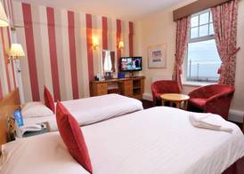 Cliffs Hotel 4