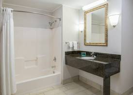 Holiday Inn Express CLEVELAND AIRPORT - BROOK PARK by IHG 3