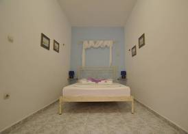 Manos Syros 5