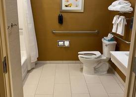 Fairfield Inn & Suites by Marriott Hollister 4