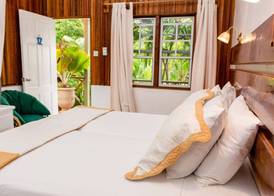 Beachcombers Hotel 4