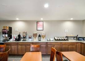 Econo Lodge Inn & Suites West of Boston 2