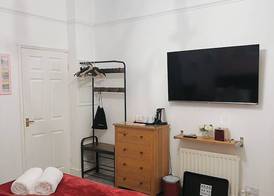 Ellies Guest House 4