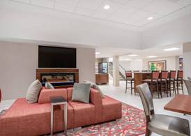 Ramada by Wyndham Minneapolis Golden Valley 3