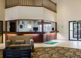 Quality Suites Near West Acres 2