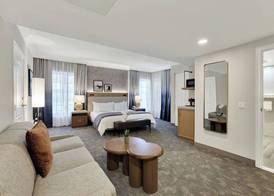 Best Western Plus Sunset Plaza Hotel 4
