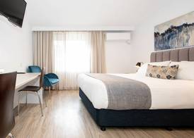 New England Motor Lodge 3