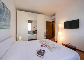 Casa di Paola: Lake-View Balcony Apartment in Peschiera - Happy Rentals 2