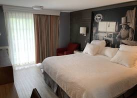 Super 8 by Wyndham Sturbridge 5