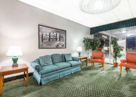 Super 8 by Wyndham Elyria 3