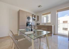 Modern 2BR Apartment in Central St Julian's 5