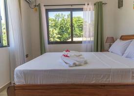 Yvon's Tropical Villa 3