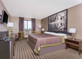 Super 8 by Wyndham Columbus Airport 4