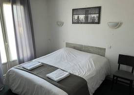 Hôtel Le Lyon Vert Commentry 3