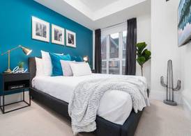 Peter St - Downtown Suite with Balcony 4