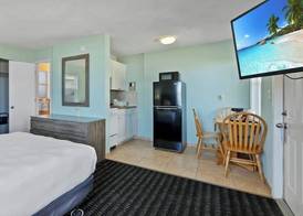 Ocean Court Beachfront Hotel 2