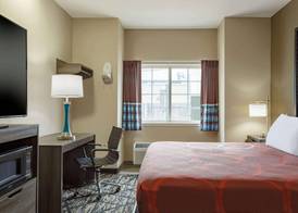 Super 8 by Wyndham San Antonio Airport North 5