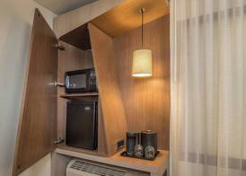 Courtyard by Marriott London 4