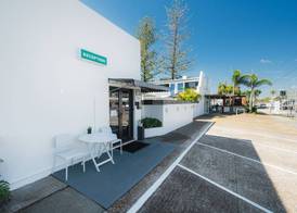 Montego Mermaid Beach Motel 5