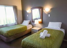 Airport Manor Inn 5