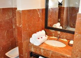 HOTEL LES OMAYADES 5