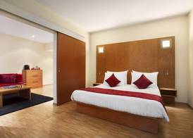 Ramada Encore by Wyndham Geneva 5