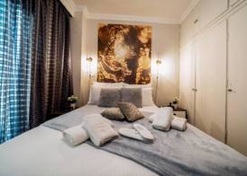 Corona Deluxe Apt Must 4