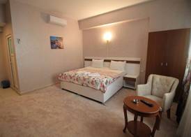 Gold Suite 4