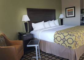 Baymont by Wyndham Clarksville 5