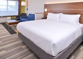 Holiday Inn Express & Suites OMAHA AIRPORT by IHG 2