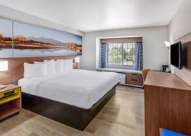 Days Inn & Suites by Wyndham Greeley 4