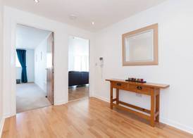 Stylish Garden View Apartment 3