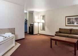 Quality Inn & Suites Fort Madison near Hwy 61 5