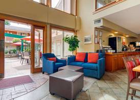 Econo Lodge Inn & Suites 2
