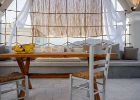Central Hostel Oia 2