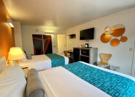 Howard Johnson by Wyndham Lake George 5