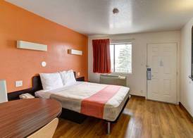 Motel 6-Amherst, OH - Cleveland West - Lorain 5