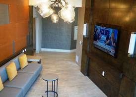 Holiday Inn LONG BEACH AIRPORT by IHG 2