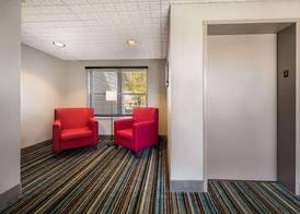 Country Inn & Suites by Radisson, Freeport, IL 4