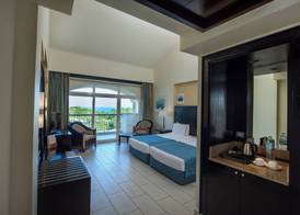 Reef Oasis Blue Bay Resort & Spa 5