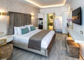 Aura Suites 5