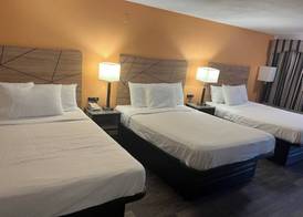 Howard Johnson by Wyndham Malden Boston Area 4
